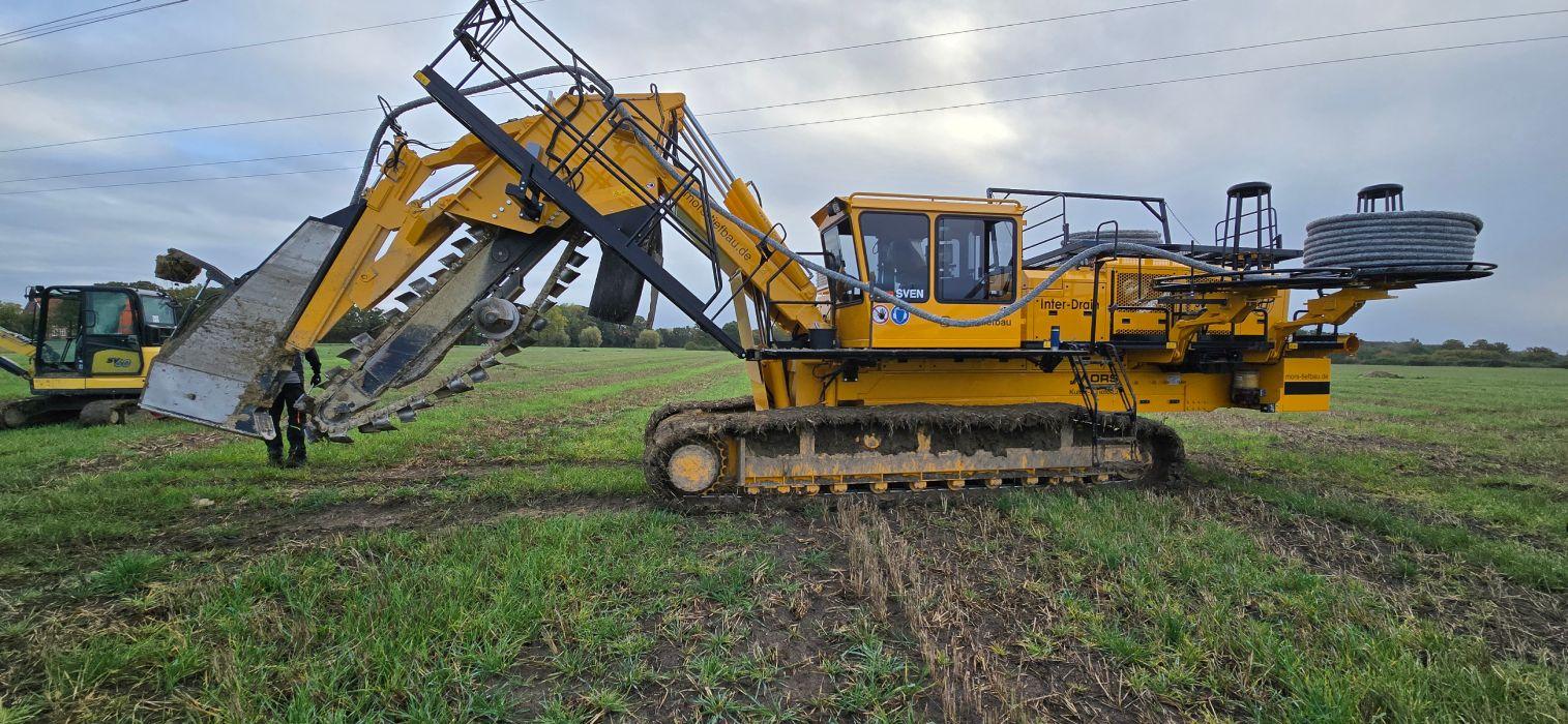 Drainagemaschine von Interdrain aus dem Jahr 2025 bei der Firma Mors Tiefbau.