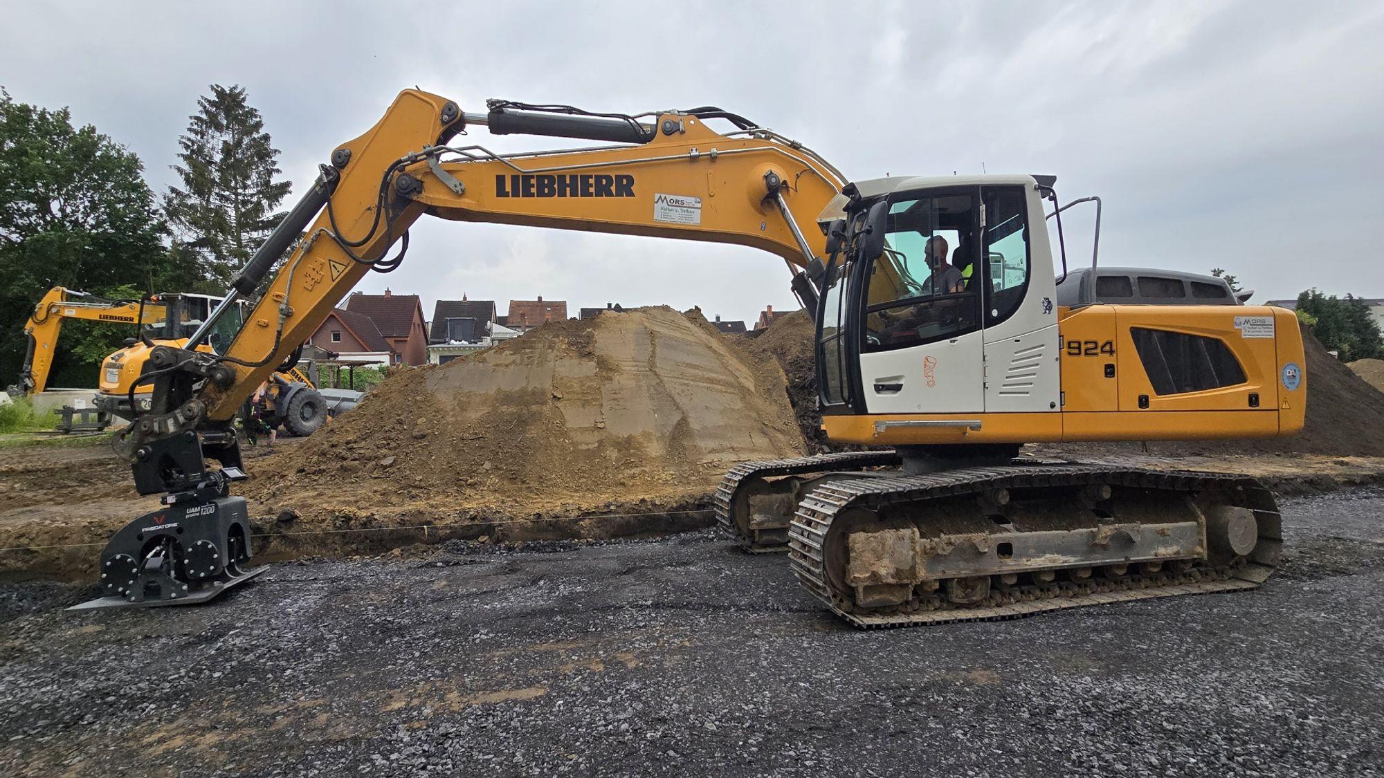 Liebherr  R 924 Kettenbagger mit vollautomatischer Schnellwechseleinrichtung und einer Grabtiefe ca. 7 m