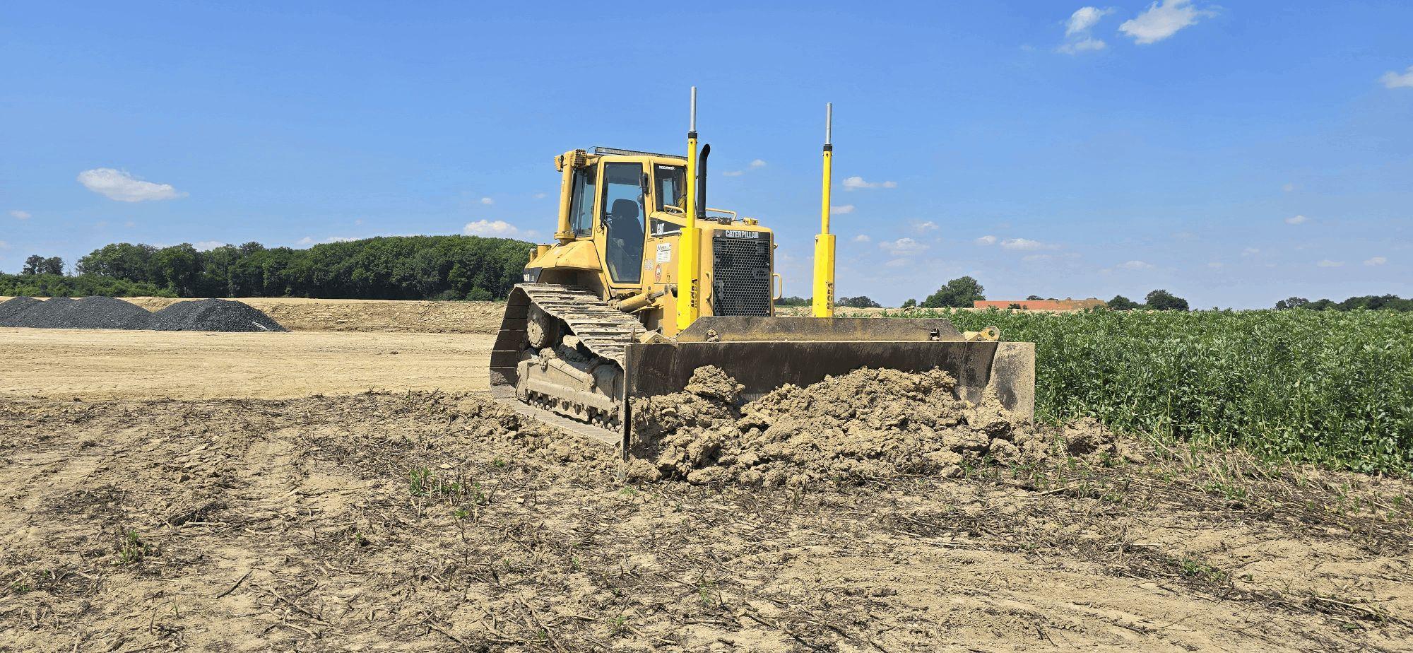 CAT Raupenbagger im Einsatz am Windpark Nordick. 