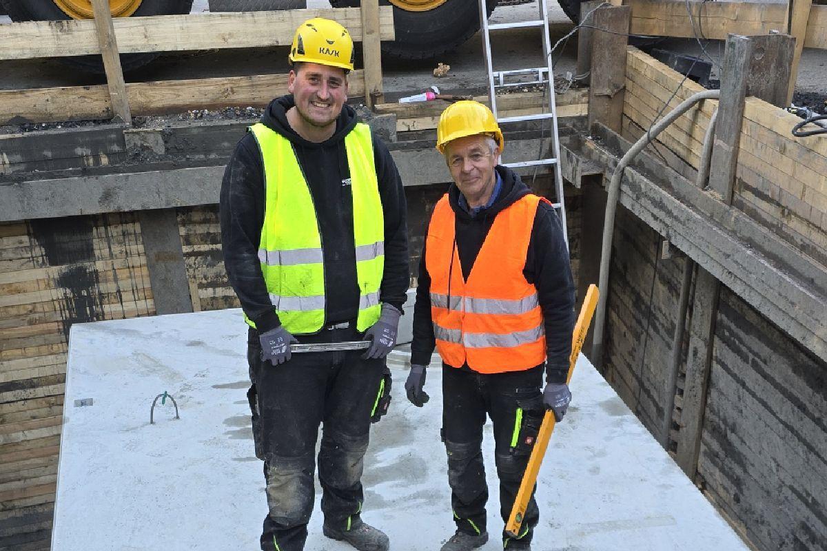 Die Arbeiten am Lamellenklärer sind beendet: Unsere Kollegen sind sichtlich erleichtert.