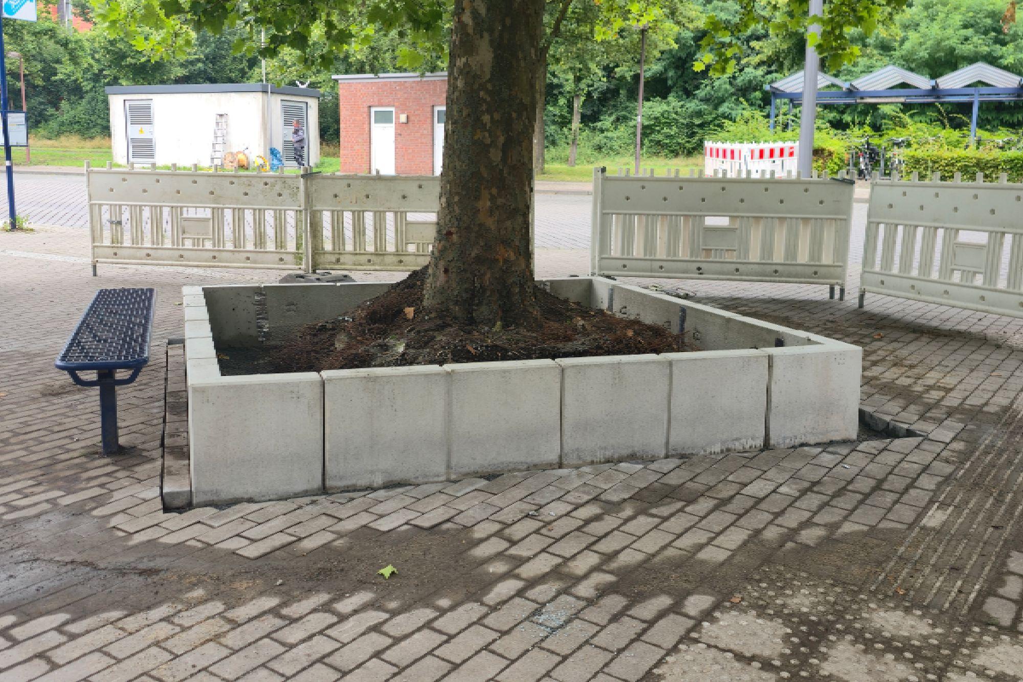 Neue Winkelstützelemente am Busbahnhof in Lüdinghausen.